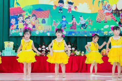Dạy hát: cô và mẹ